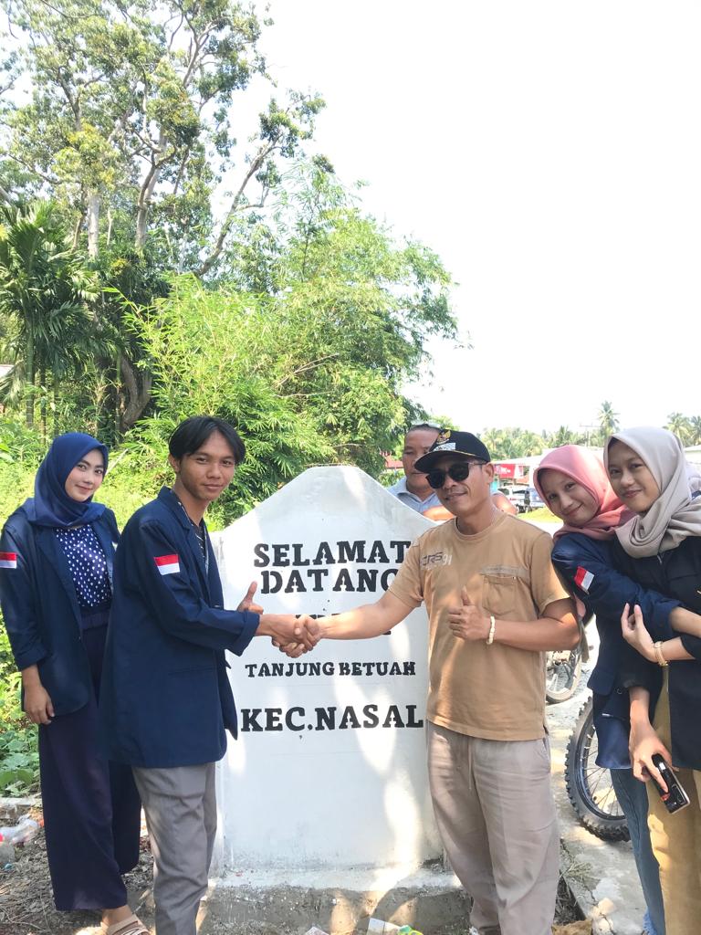 “PEMBUATAN BATAS DESA TANJUNG BETUAH OLEH MAHASISWA KKN UNIB KELOMPOK 261”