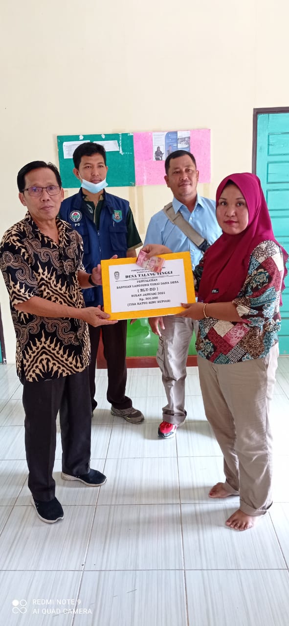 Pemerintah Desa Talang Tinggi salurkan Bantuan Langsung Tunai Dana Desa (BLT DD) bulan Januari Tahun 2021